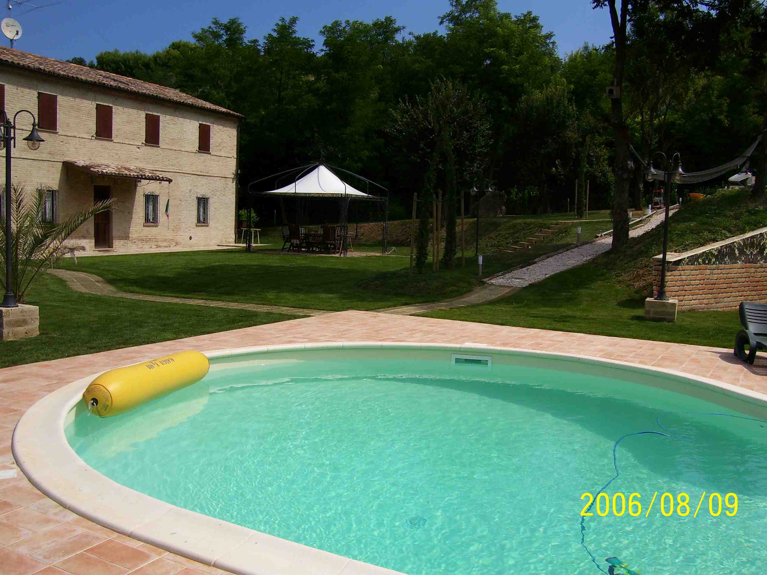 Un esempio di piscina a Pesaro Un altro chiaro esempio di piscina privata a Pesaro